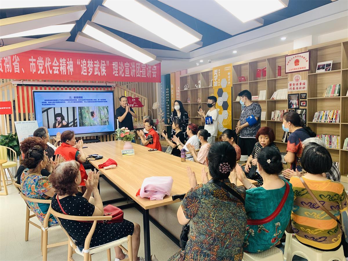 Ⅲ-20-2）2022年 6月23日，武侯区图书馆， 楠欣社区，开展智慧助老手机培训志愿服务活动.jpg