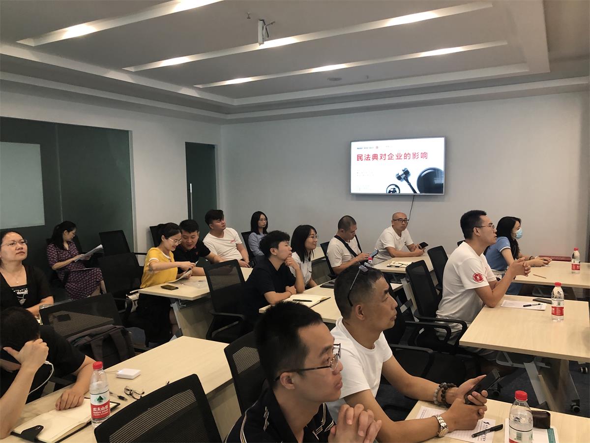 武侯律师志愿者在四川原石律师事务所与民建交通总支联合开展民法典宣讲.jpg
